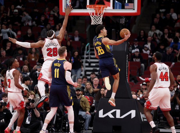 Indiana Pacers guard Ben Sheppard (26) drives to the hoop as Chicago Bulls forward Guerschon Yabusele (28) tries to defend on the play in the second half of a game at the United Center in Chicago on April 1, 2026. (Chris Sweda/Chicago Tribune)