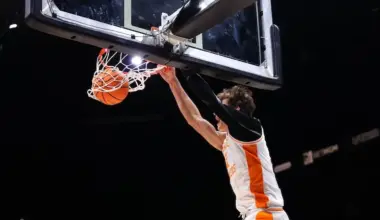 Tennessee Basketball Forward Intends To Enter Transfer Portal