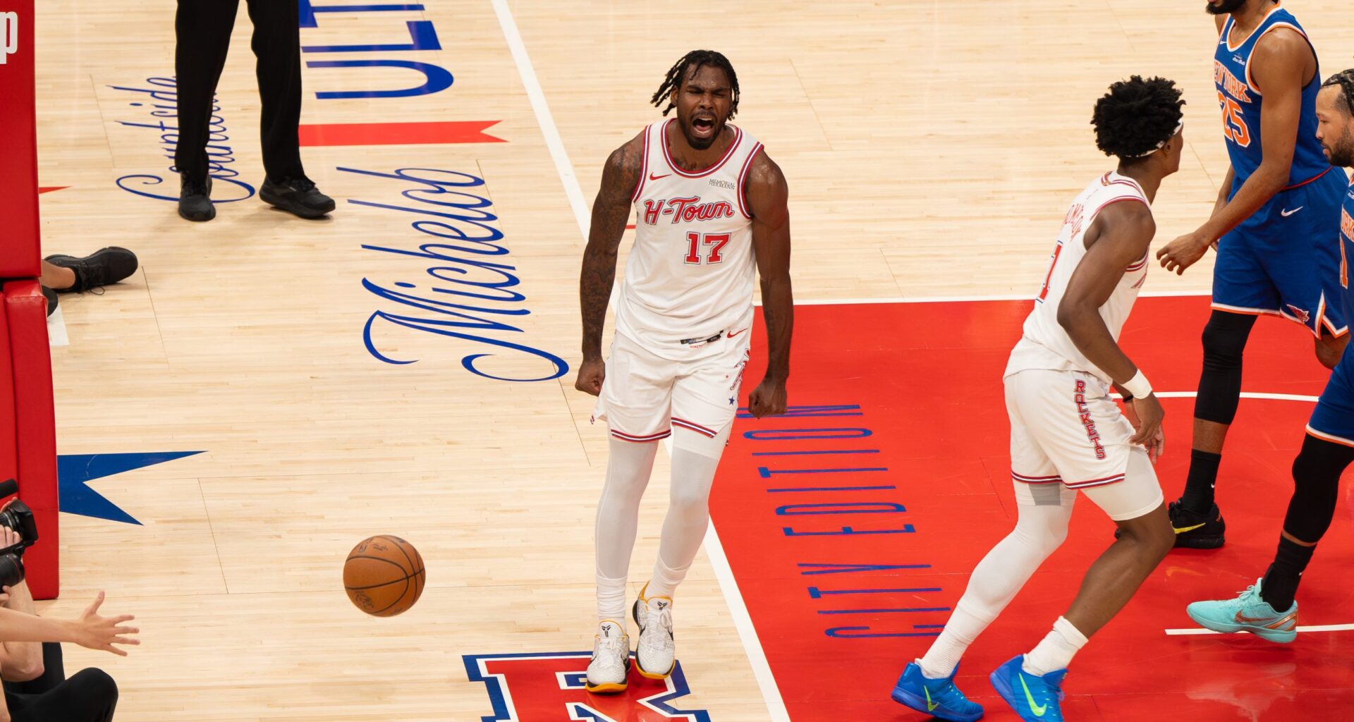 Rockets beat Knicks in Statement Home Win