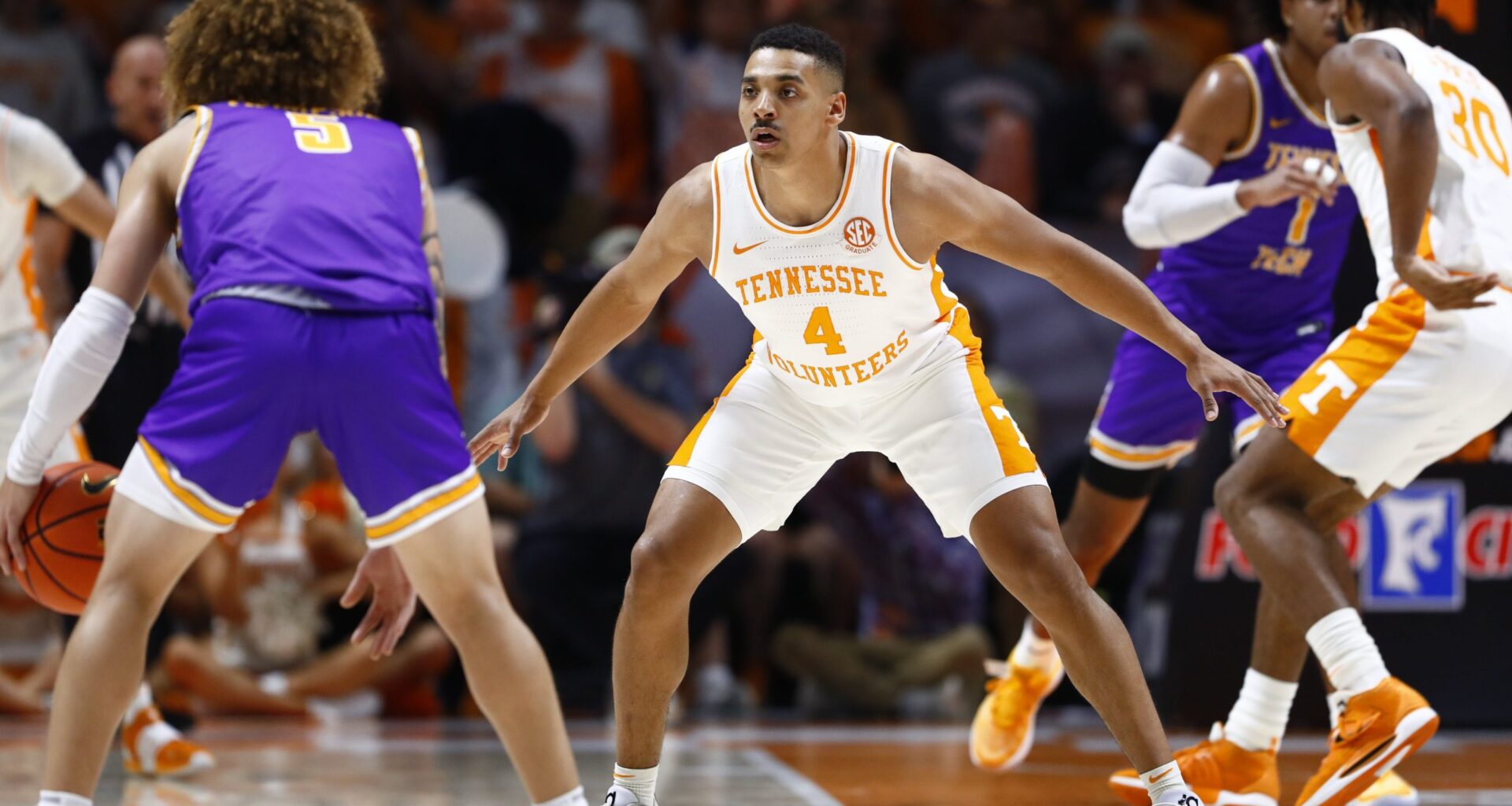 Former Tennessee Guard Signs With the Toronto Raptors