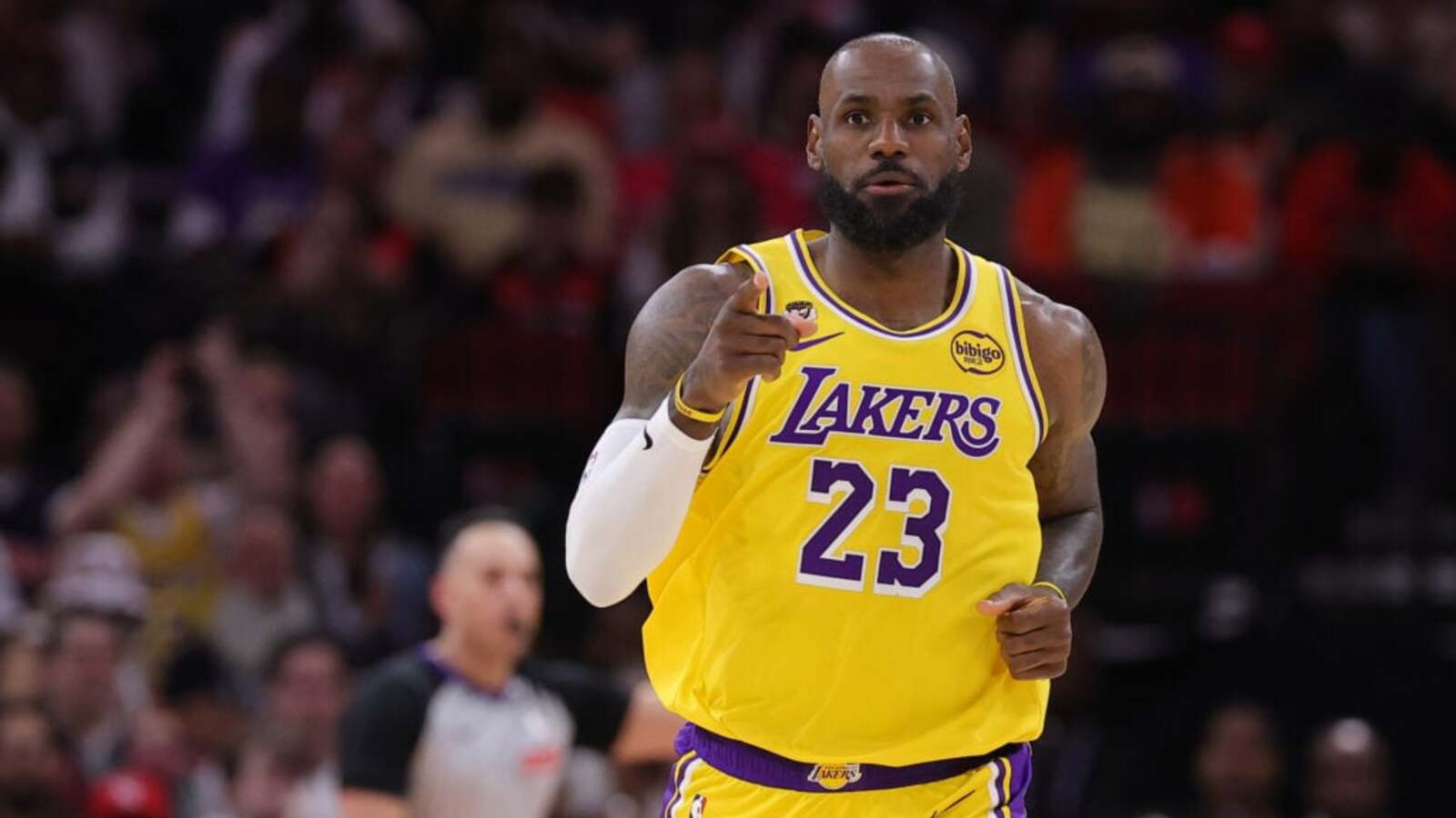 LeBron James ties Chicago Bulls in playoff wins after sensational Game 3 win vs. Houston Rockets