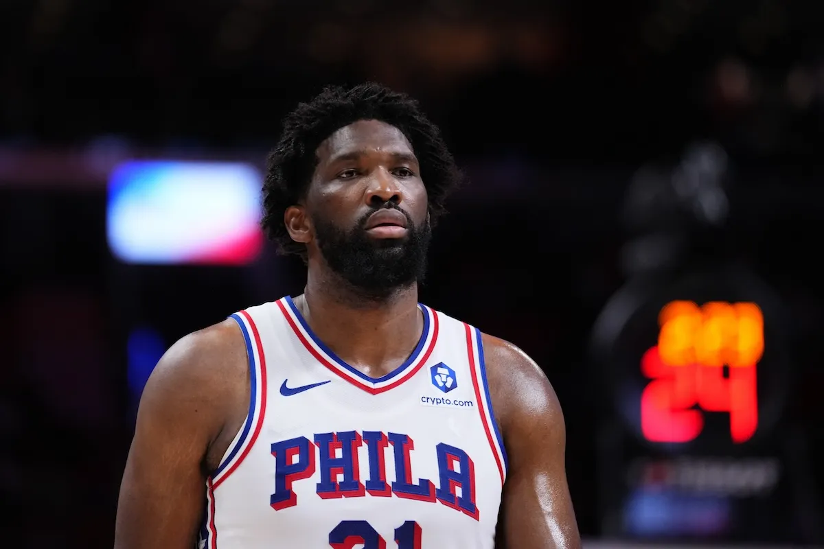 Joe Embiid called out a claim about his playing status for the 76ers game.