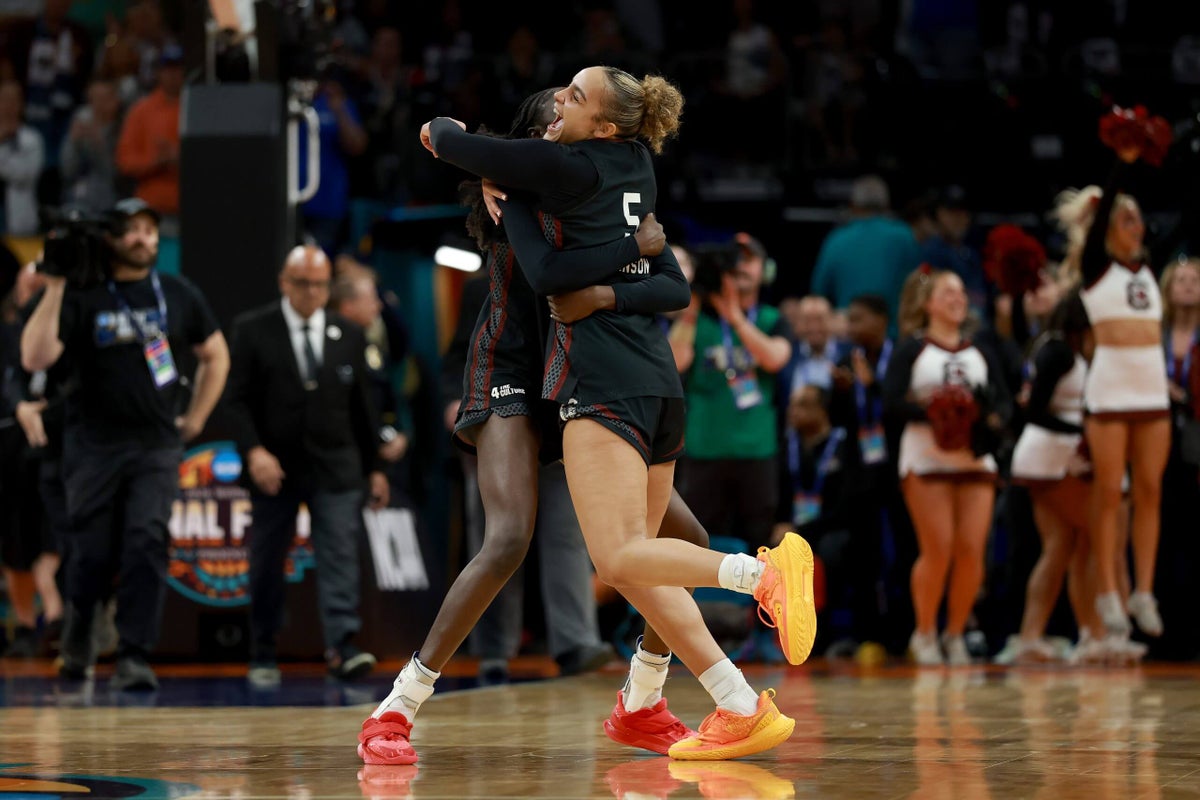 South Carolina hands UConn first loss, reaches 4th NCAA final in 5 years