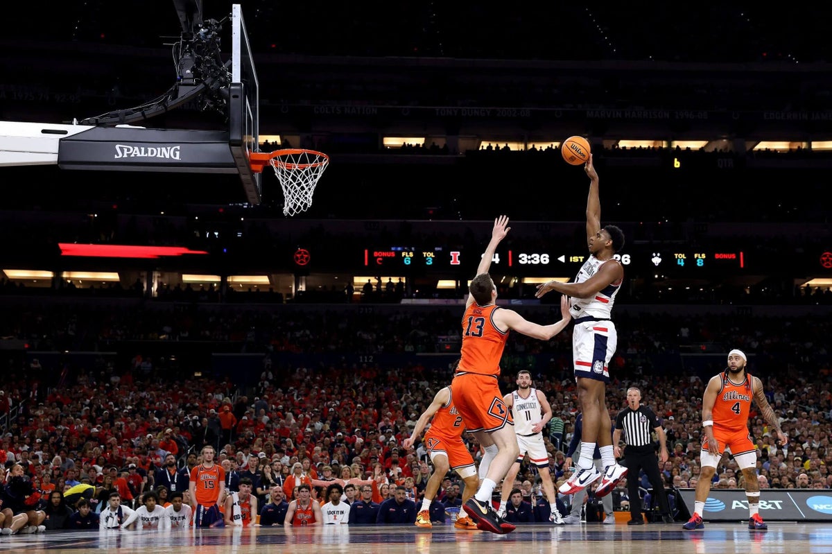 UConn ousts Illinois in Final Four, will play for third national championship in 4 years