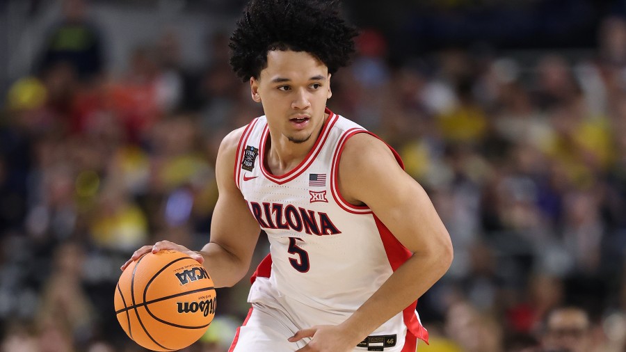 Brayden Burries #5 of the Arizona Wildcats