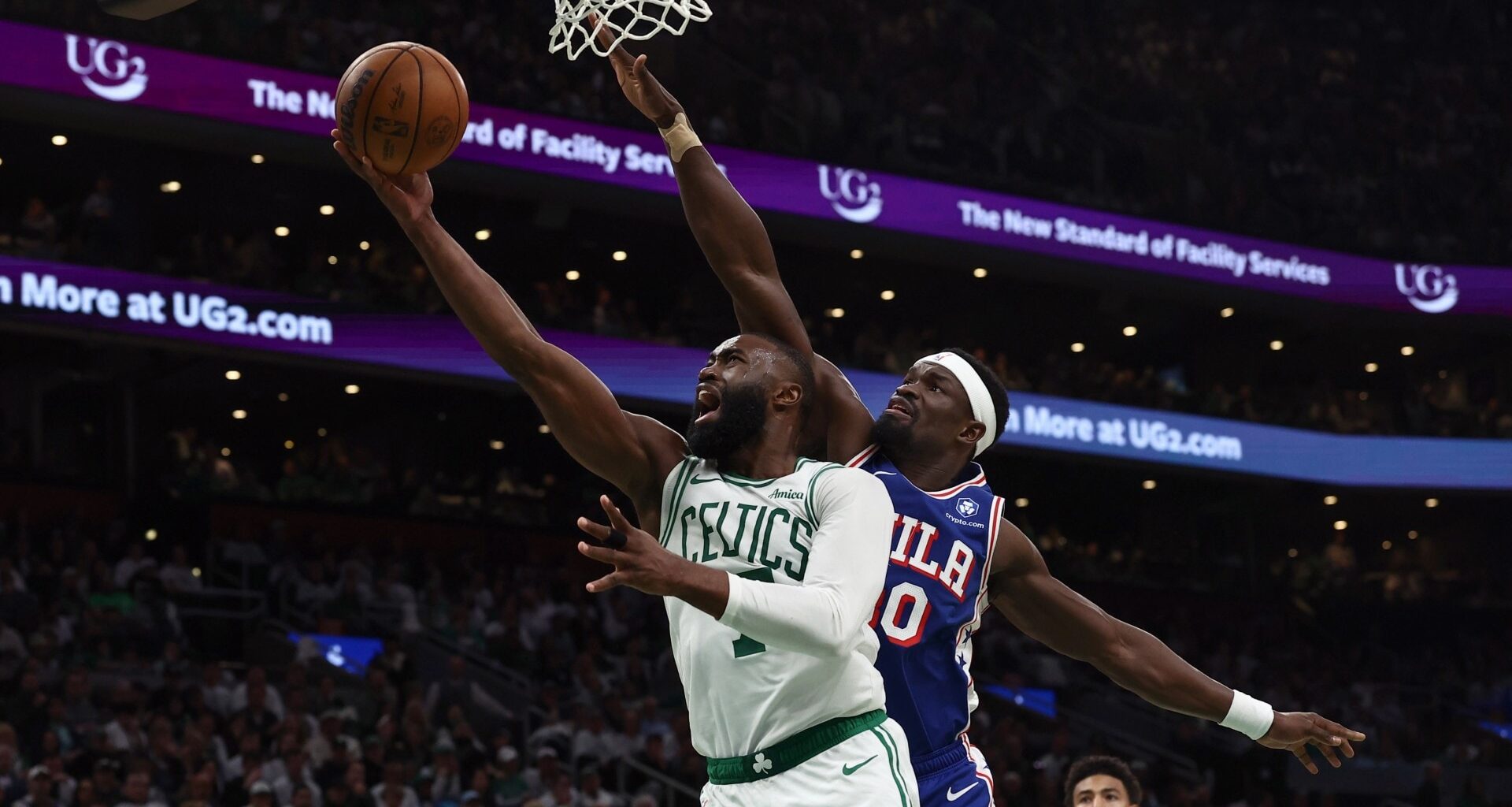 Victor Wembanyama leaves early with potential concussion