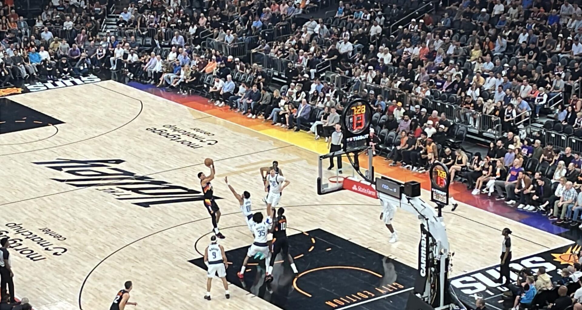 Phoenix Suns defeat Dallas Mavericks 112-107—last regular season home game