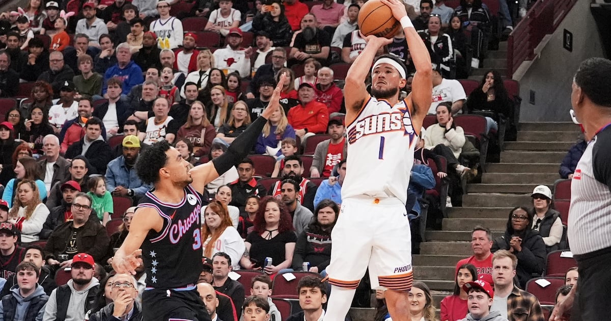 Devin Booker, Jalen Green lead late Phoenix Suns run in win over Chicago Bulls