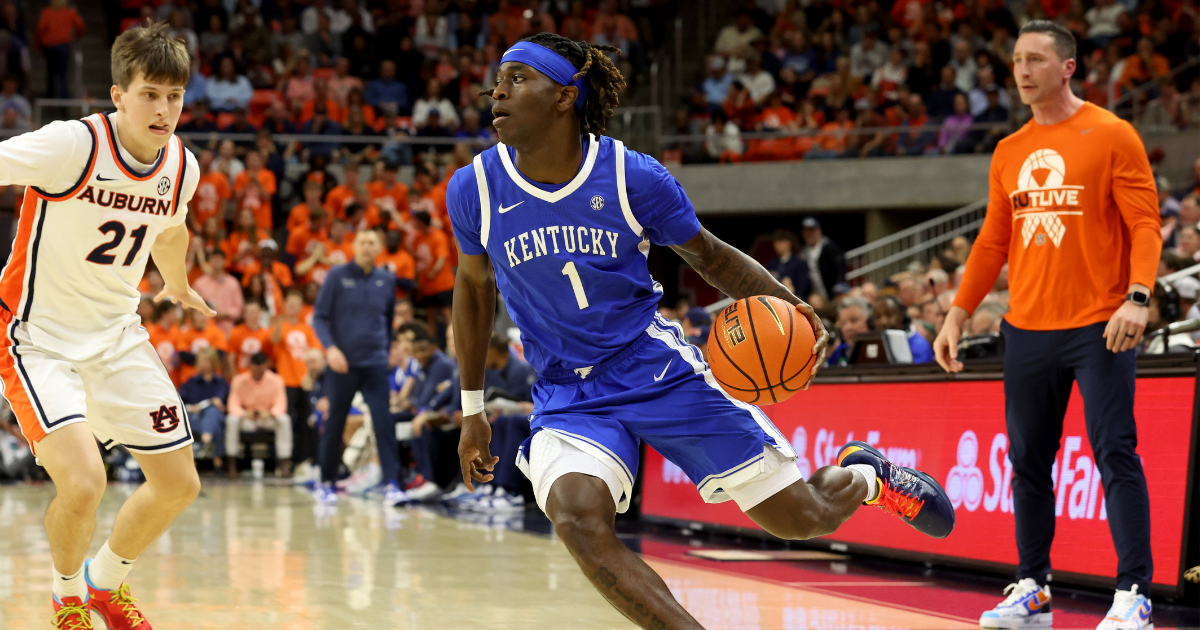 Feb 21, 2026; Auburn, Alabama, USA; Kentucky Wildcats guard Denzel Aberdeen (1) runs a play against the Auburn Tigers during the first half at Neville Arena. Mandatory Credit: John Reed-Imagn Images