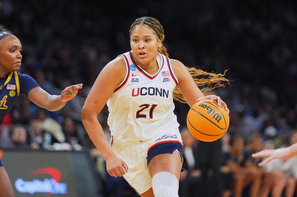 UConn women's basketball star Sarah Strong wins Wooden Award