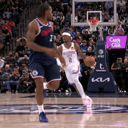 Shai Gilgeous-Alexander dishes to Chet Holmgren for the fast break slam.