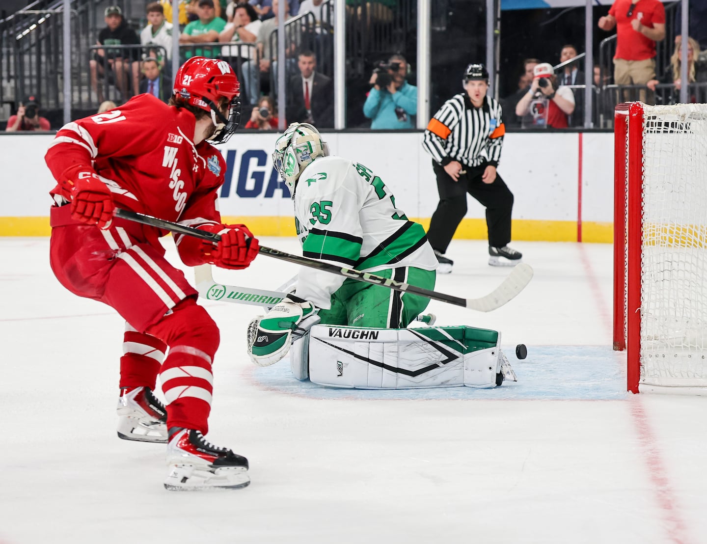Ryan Botterill's first-period goal helped Wisconsin stretch its lead to 2-0 over North Dakota.