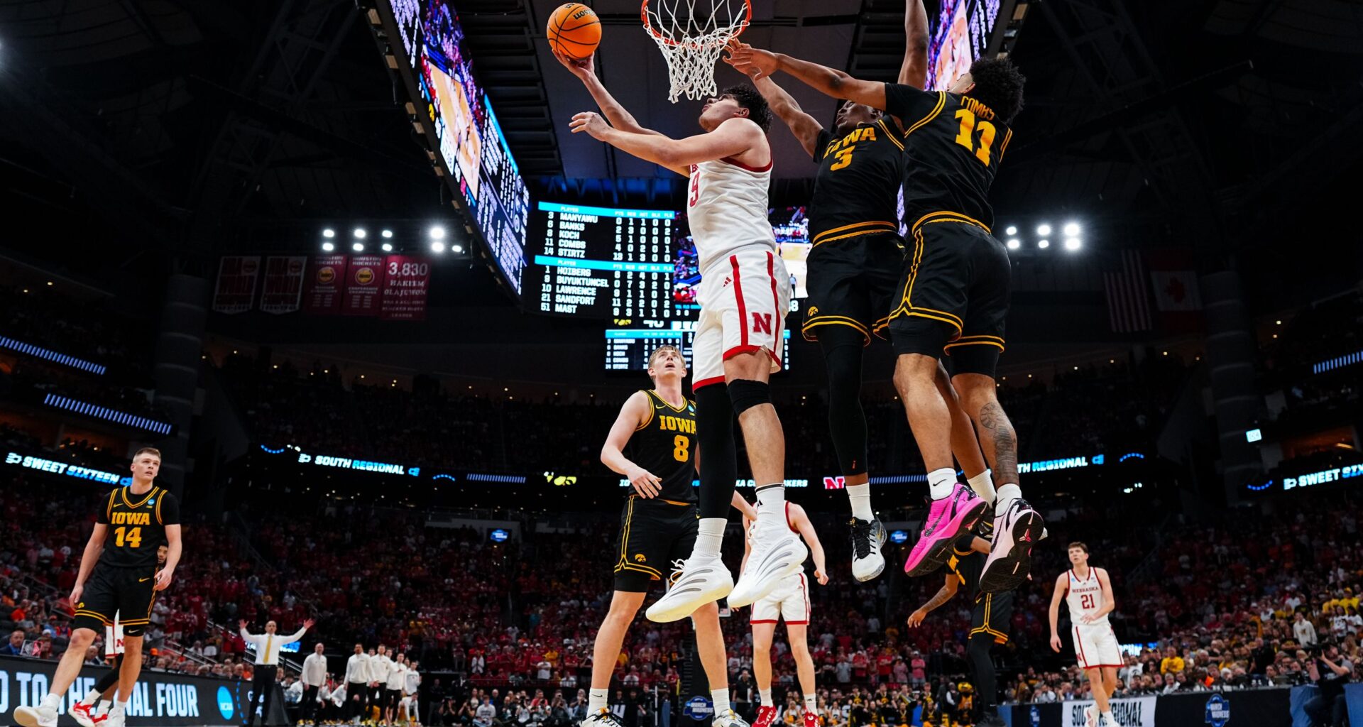 There's a simple way to watch March Madness 2026 final FREE