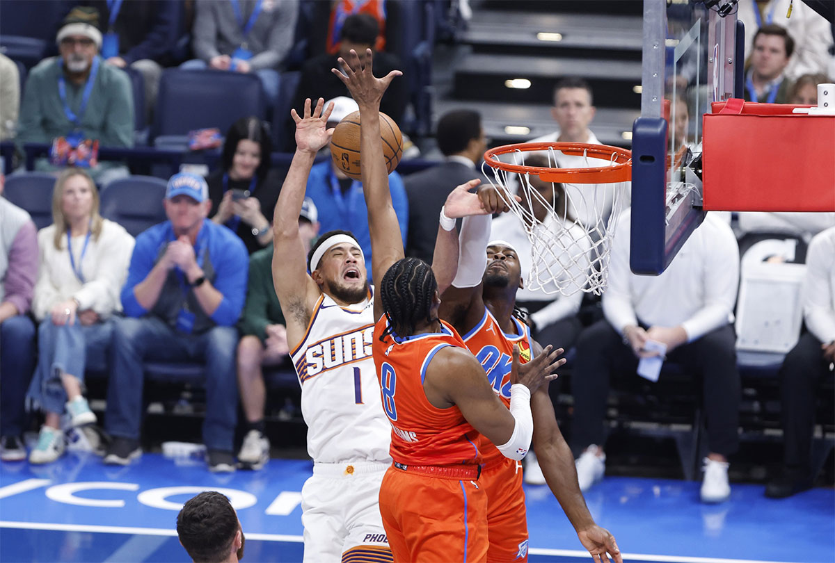 Oklahoma City Thunder forward Jalen Williams (8) blocks a shot by Phoenix Suns guard Devin Booker (1) during the first quarter at Paycom Center
