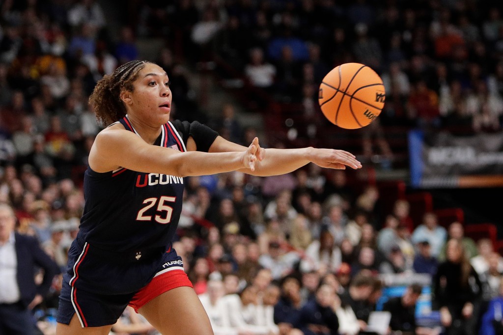 UConn transfer forward Ice Brady commits to Florida State