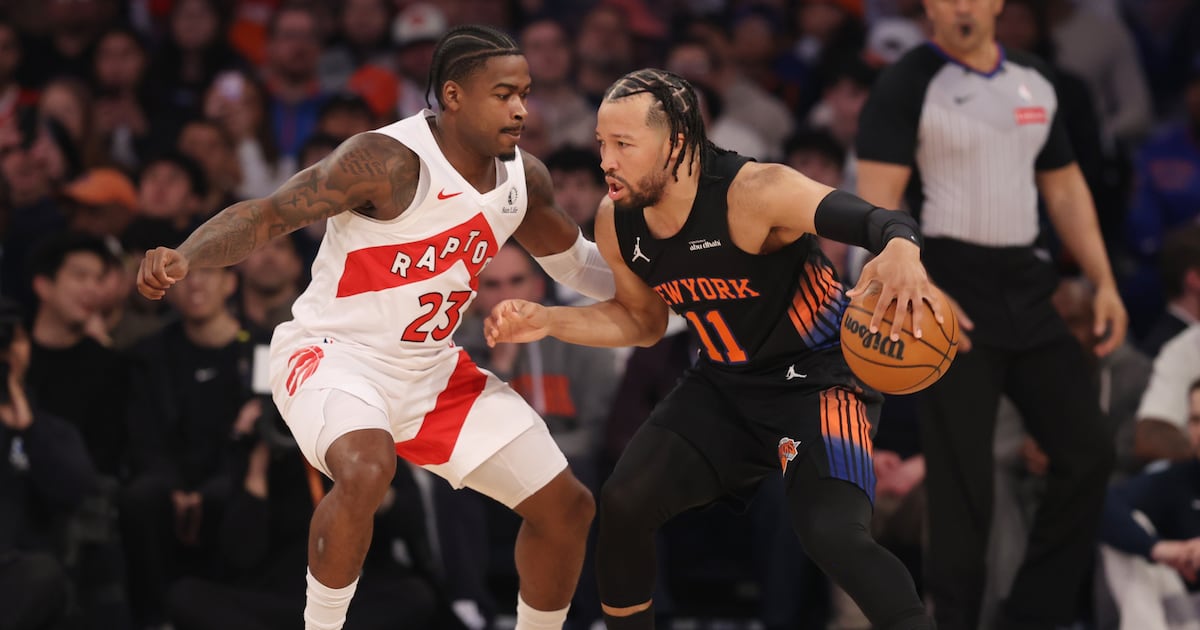 Knicks beat Raptors for 13th straight time and wrap up No. 3 seed in the Eastern Conference