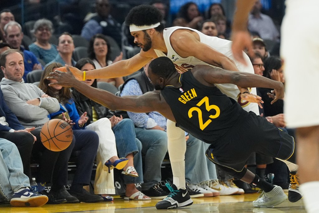 Donovan Mitchell scores 25, Max Strus 24 as Cavaliers hold off Warriors 118-111 – News-Herald