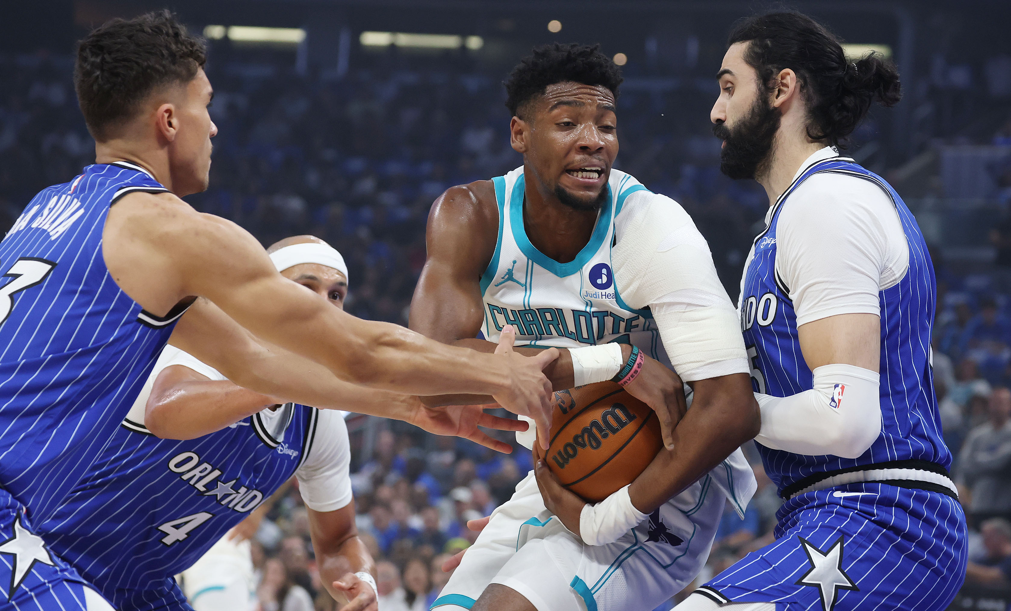 Orlando forward Tristan da Silva (left) and Orlando center Goga...