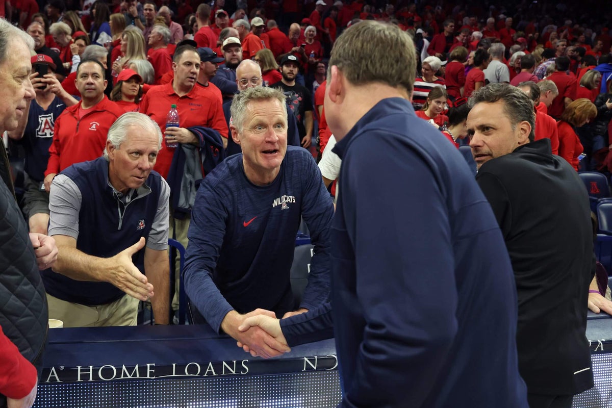 With Arizona in the Final Four, alumnus and Warriors coach Steve Kerr plays the role of fan