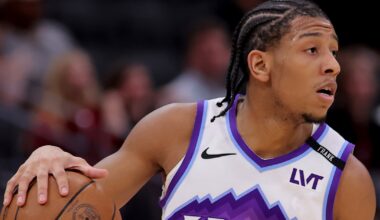 Feb 21, 2026; Auburn, Alabama, USA; Kentucky Wildcats guard Denzel Aberdeen (1) runs a play against the Auburn Tigers during the first half at Neville Arena. Mandatory Credit: John Reed-Imagn Images