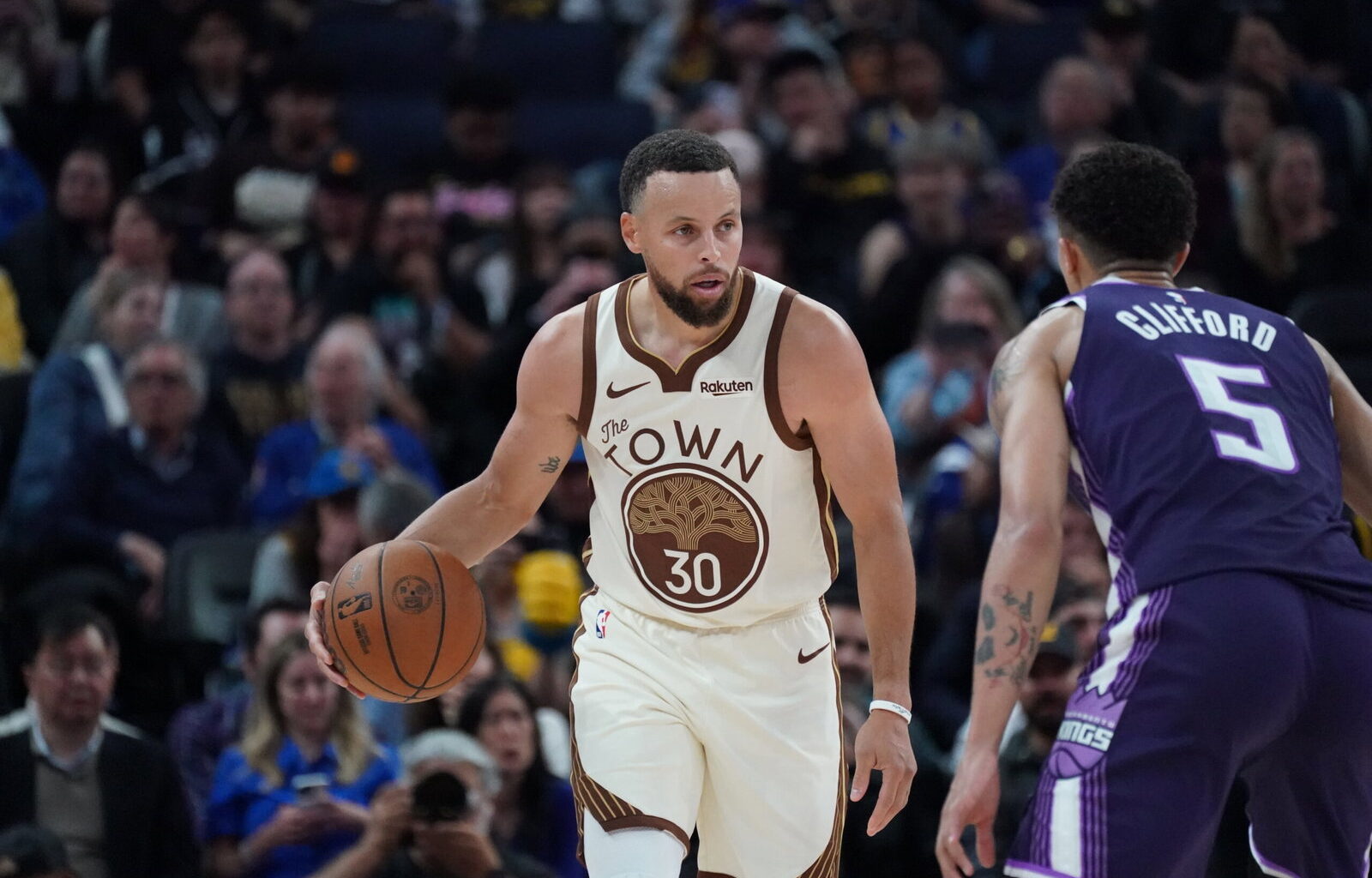 Warriors Must Continue Managing Steph Curry After Knee Injury – The Lead