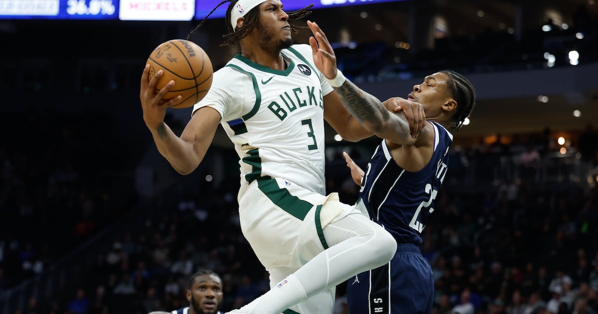 Ryan Rollins scores 24, Kyle Kuzma adds 20 as Milwaukee Bucks beat Dallas Mavericks to snap 4-game skid