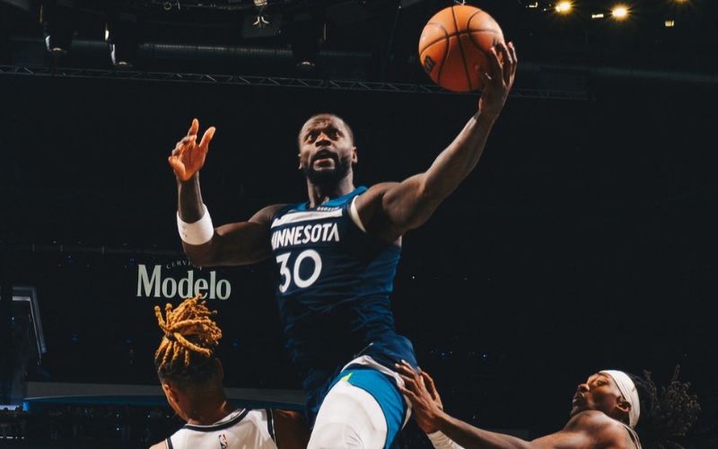 Wolves Drop Third Straight - Ingstad Media