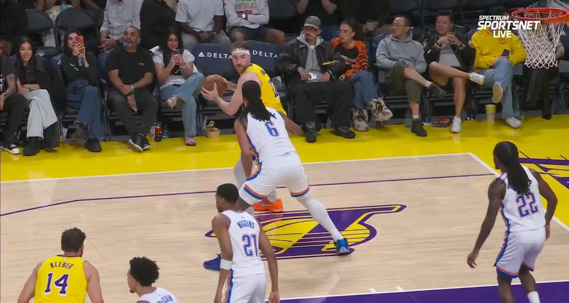 Shai Gilgeous-Alexander leads Thunder to easy 123-87 win over injury-depleted Lakers