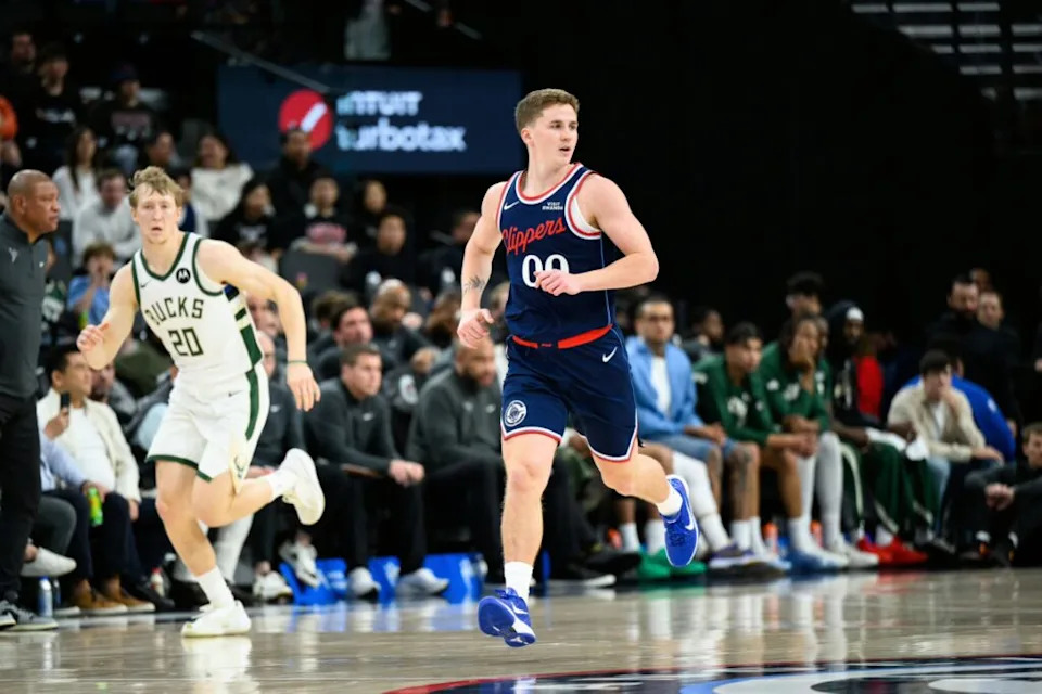 Los Angeles Clippers guard Sean Pedulla (00) runs on the court during the second half against the Milwaukee Bucks at Intuit Dome.
