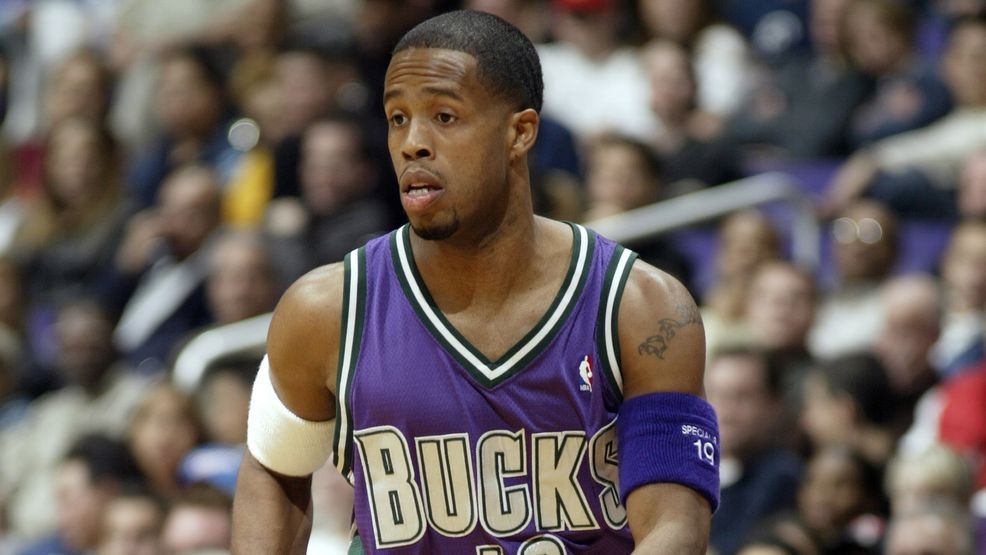LOS ANGELES - DECEMBER 17:  Damon Jones #19 of the Milwaukee Bucks moves the ball during the game against the Los Angeles Clippers during the game at the Staples Center on December 17, 2003 in Los Angeles, California.  The Clippers won 93-83 .  NOTE TO USER: User expressly acknowledges and agrees that, by downloading and/or using this Photograph, User is consenting to the terms and conditions of the Getty Images License Agreement.  (Photo by Lisa Blumenfeld/Getty Images)