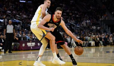 Alperen Sengun #28 of the Houston Rockets drives the lane against Kristaps Porzingis #7 of the Golden State Warriors in the third quarter at Chase Center in San Francisco, California, US, April 5, 2026. (AFP Photo)