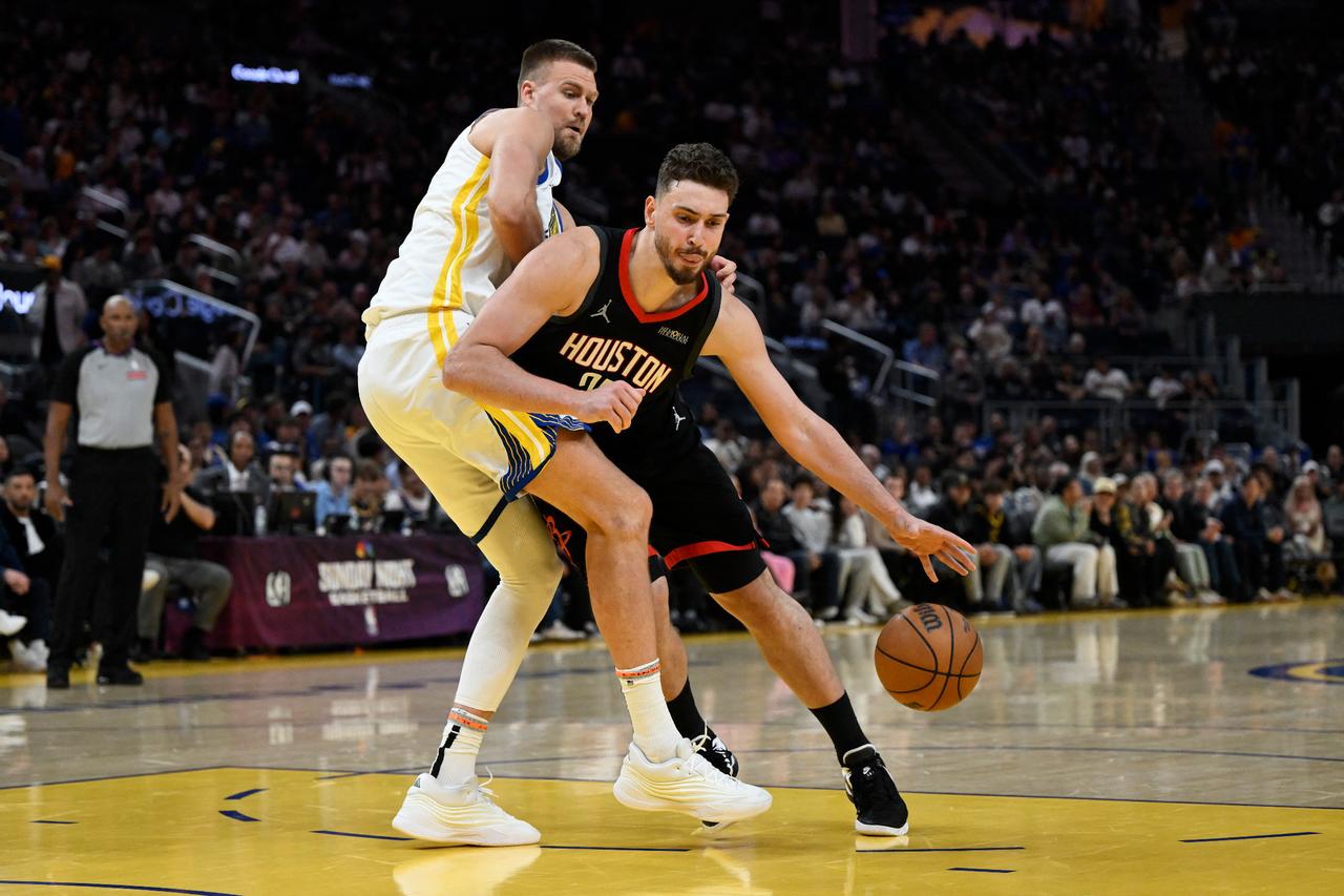 Alperen Sengun sinks late game-winning basket as Rockets edge Warriors in thriller match