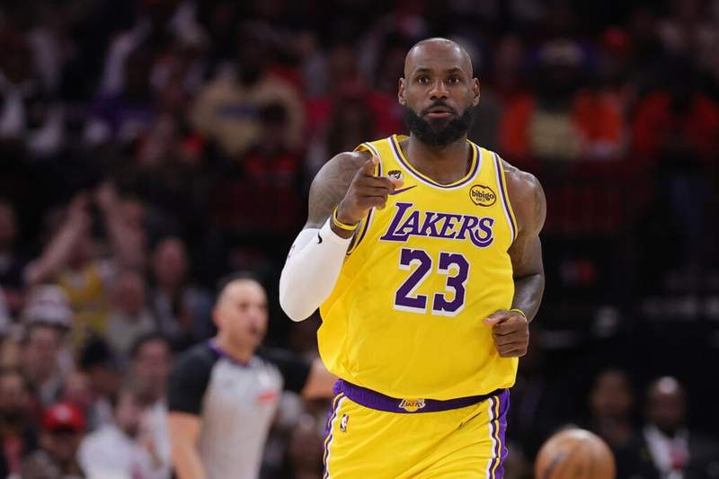 LeBron James ties Chicago Bulls in playoff wins after sensational Game 3 win vs. Houston Rockets