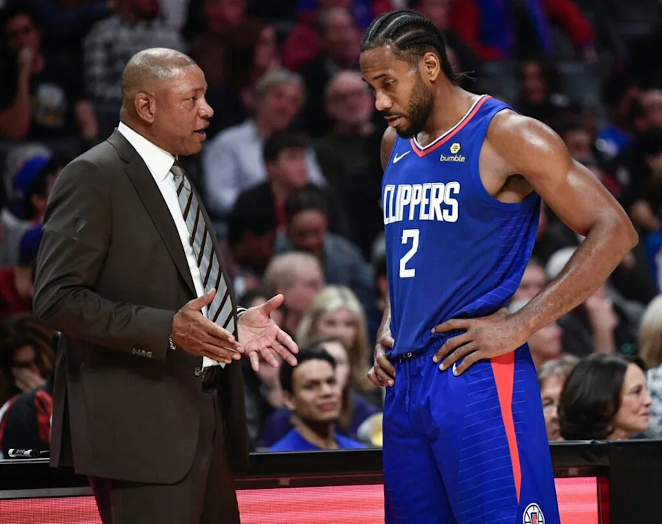 Los Angeles Clippers head coach Doc Rivers talks to Clippers forward Kawhi Leonard (2) as he leaves the game against the New Orleans Pelicans in the fourth quarter at Staples Center.