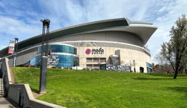 Blazers fans push for a better Moda Center deal, calling plan a 'rip off' for taxpayers