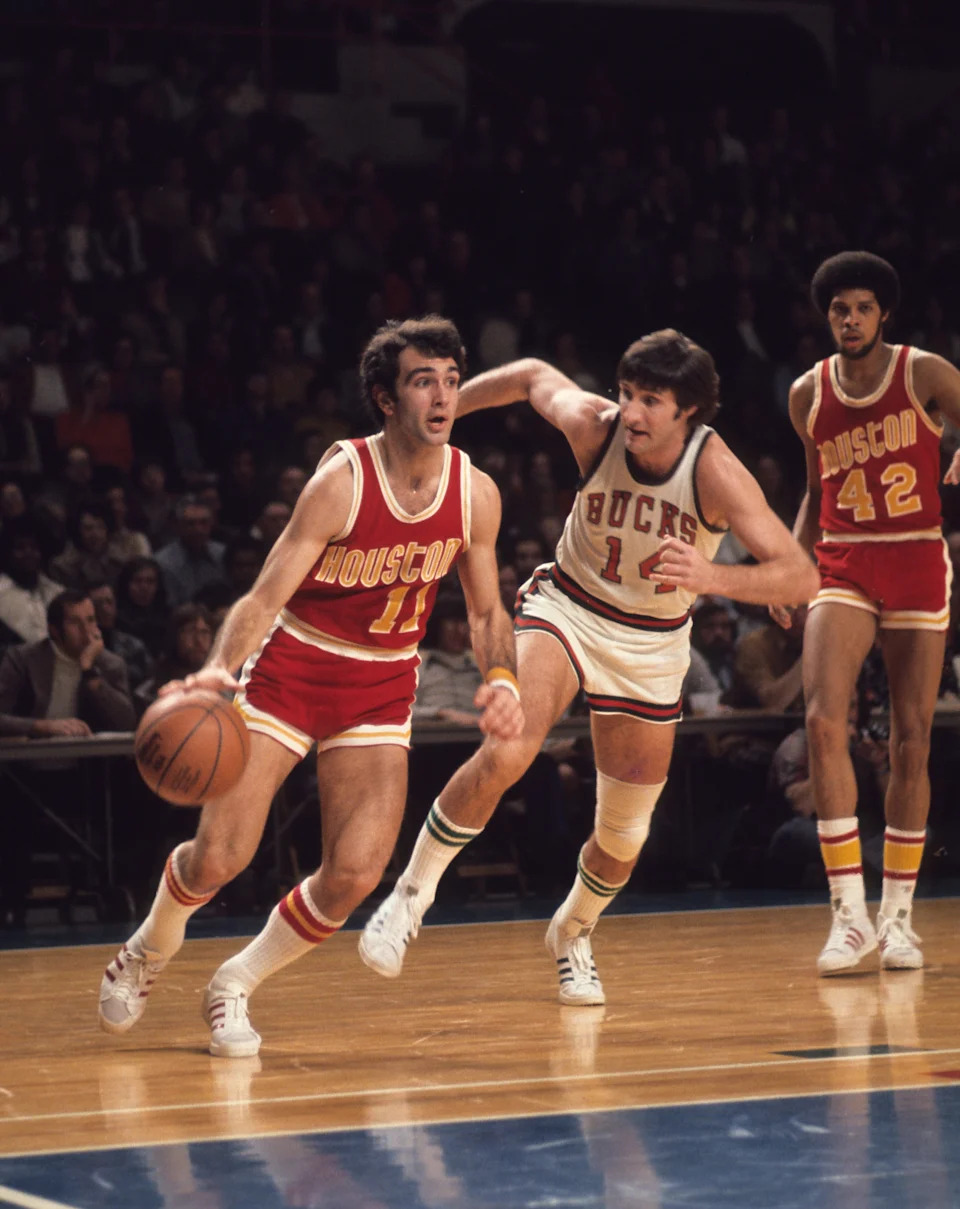 Unknown date and unknown location; USA; FILE PHOTO; Houston Rockets guard Dave Wohl (11) against Milwaukee Bucks (14) guard Jon McGlockin (14) . Mandatory Credit: Malcolm Emmons-USA TODAY Network.