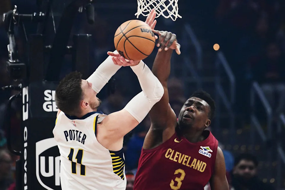 Indiana Pacers center Micah Potter (11) drives to the basket against Cleveland Cavaliers center Thomas Bryant (3) on April 5, 2026, in Cleveland.