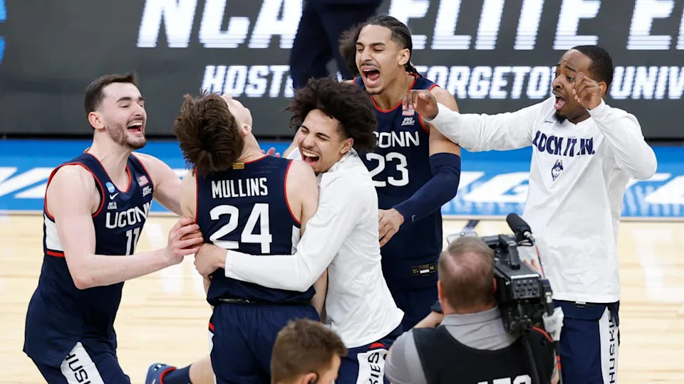 UConn Huskies players congratulate Braylon Mullins after his last-second 3-pointerAmber Searls-Imagn Images