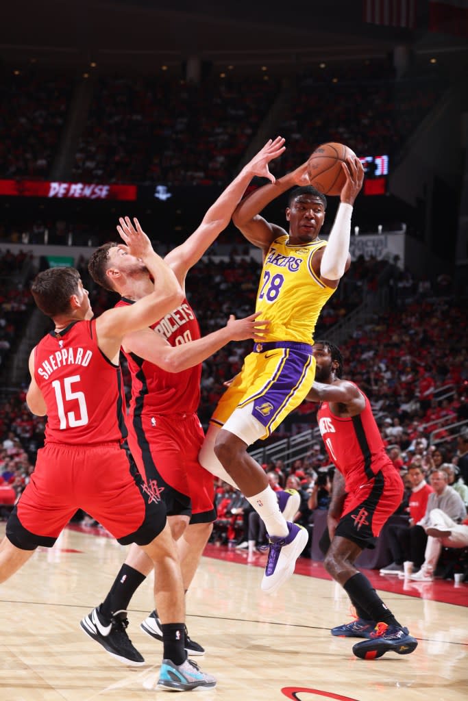 Hachimura #28 of the Los Angeles Lakers passes the ball. NBAE via Getty Images