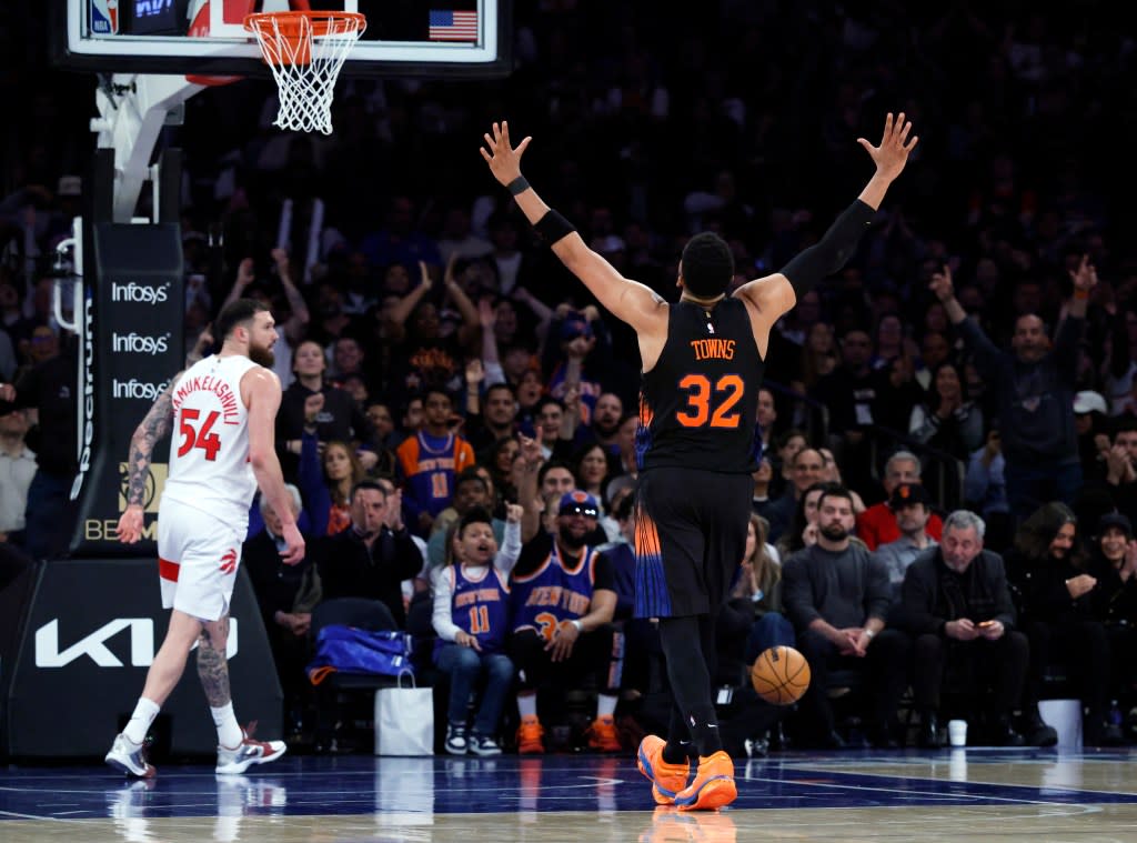 Knicks center Karl-Anthony Towns reacts in the fourth quarter. JASON SZENES FOR THE NEW YORK POST