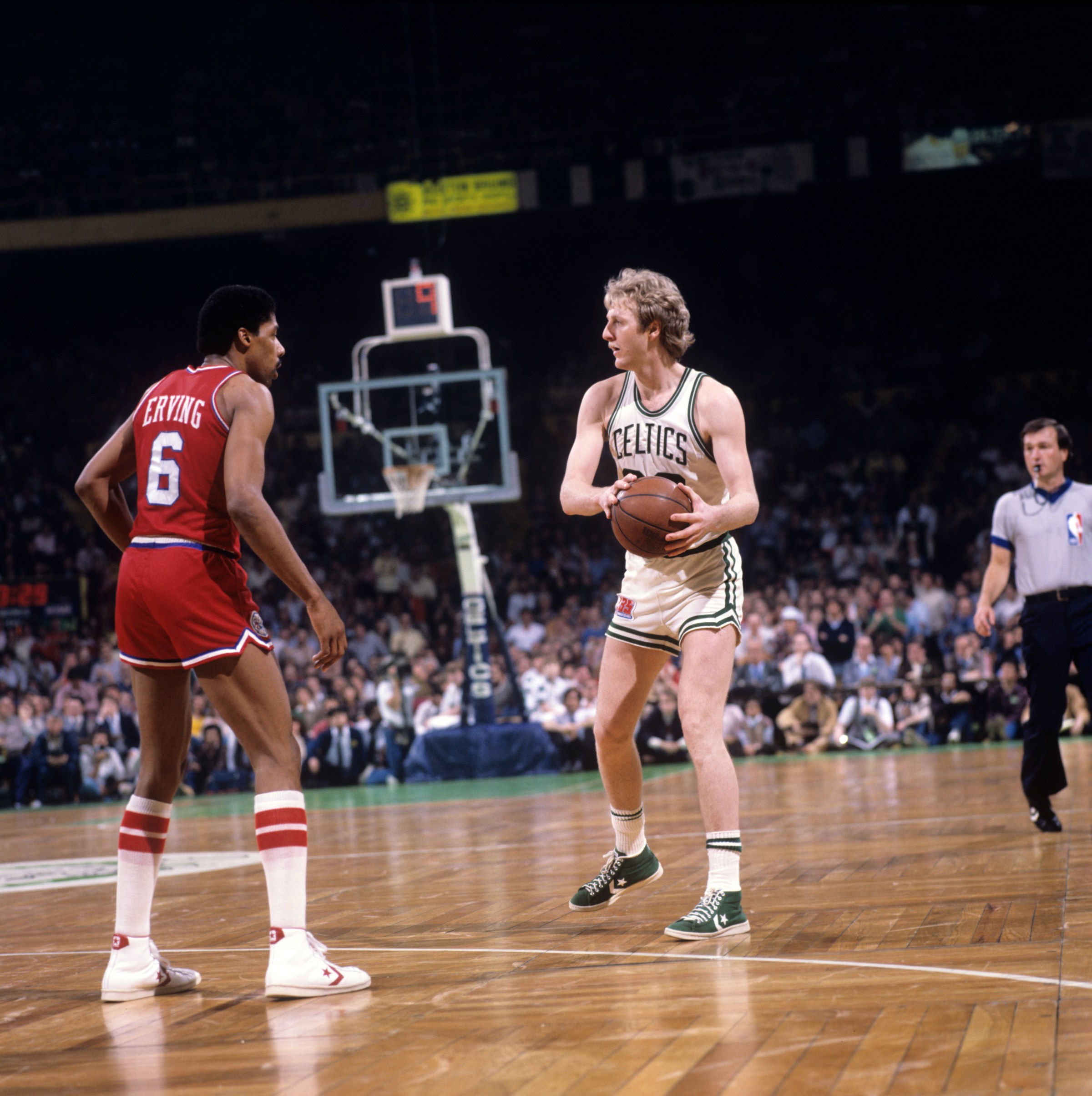 BOSTON, MASSACHUSETTS - APRIL 29, 1981: Larry Bird #33 of the Boston Celtics looks to pass against Julius Erving #6 of the Philadelphia 76ers during Game Five of the Eastern Conference Finals at the Boston Garden on April 29, 1981 in Boston, Massachusetts. (Photo by James Drake/Getty Images)