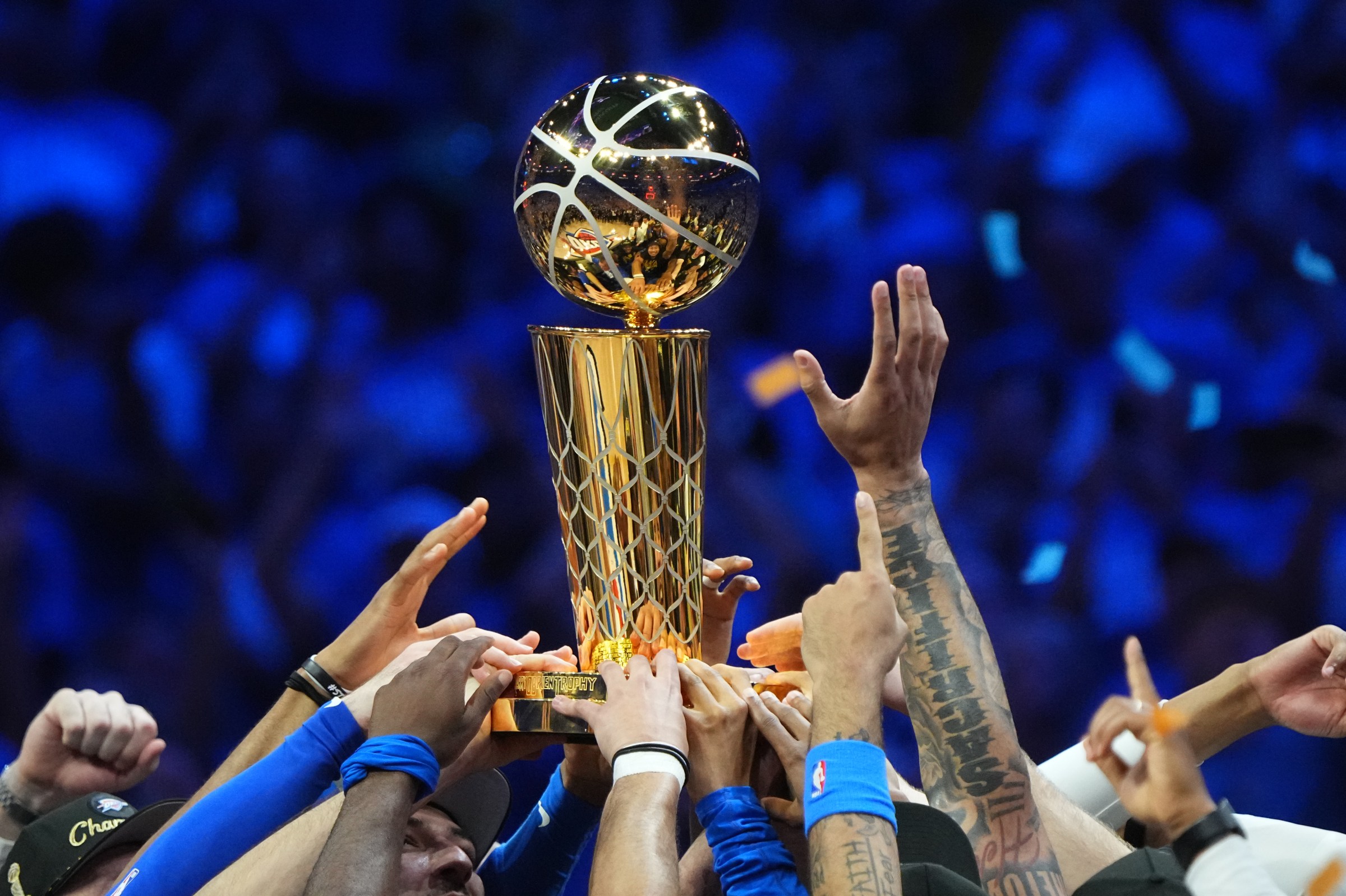 OKLAHOMA CITY, OK - JUNE 22: The Oklahoma City Thunder celebrate with the Larry O’Brien Trophy after winning Game Seven of the 2025 NBA Finals on June 22, 2025 at Paycom Center in Oklahoma City, Oklahoma. NOTE TO USER: User expressly acknowledges and agrees that, by downloading and or using this photograph, User is consenting to the terms and conditions of the Getty Images License Agreement. Mandatory Copyright Notice: Copyright 2025 NBAE (Photo by Garrett Ellwood/NBAE via Getty Images)