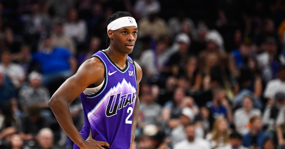 Utah Jazz sign Bez Mbeng to two-year contract