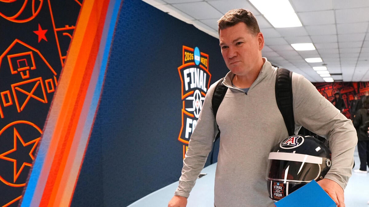 Tommy Lloyd staying at Arizona: Wildcats coach turns down massive offer from North Carolina