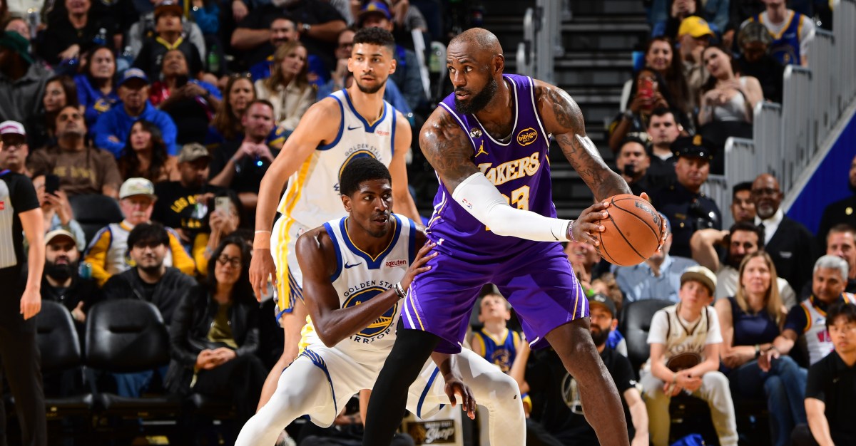 NBA scores: LeBron James turns back clock as Lakers beat Warriors