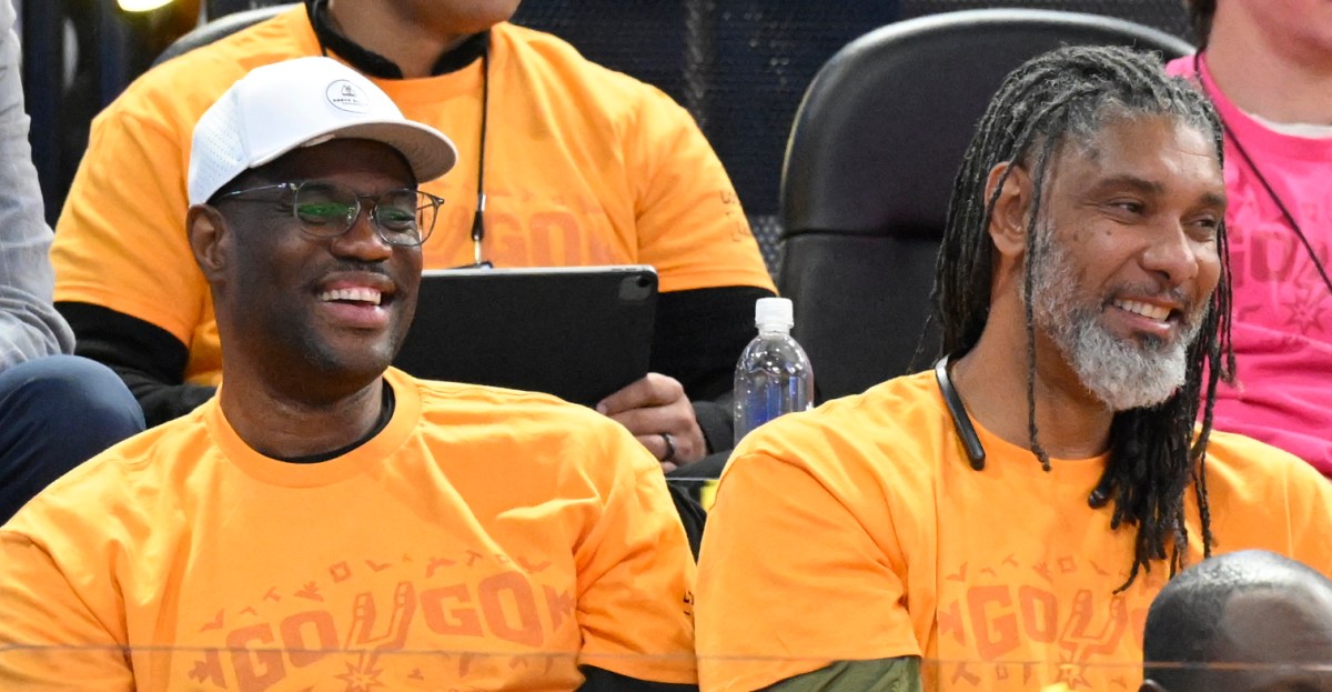 Open Thread: David Robinson and Tim Duncan made a splash in their Spurs t-shirts