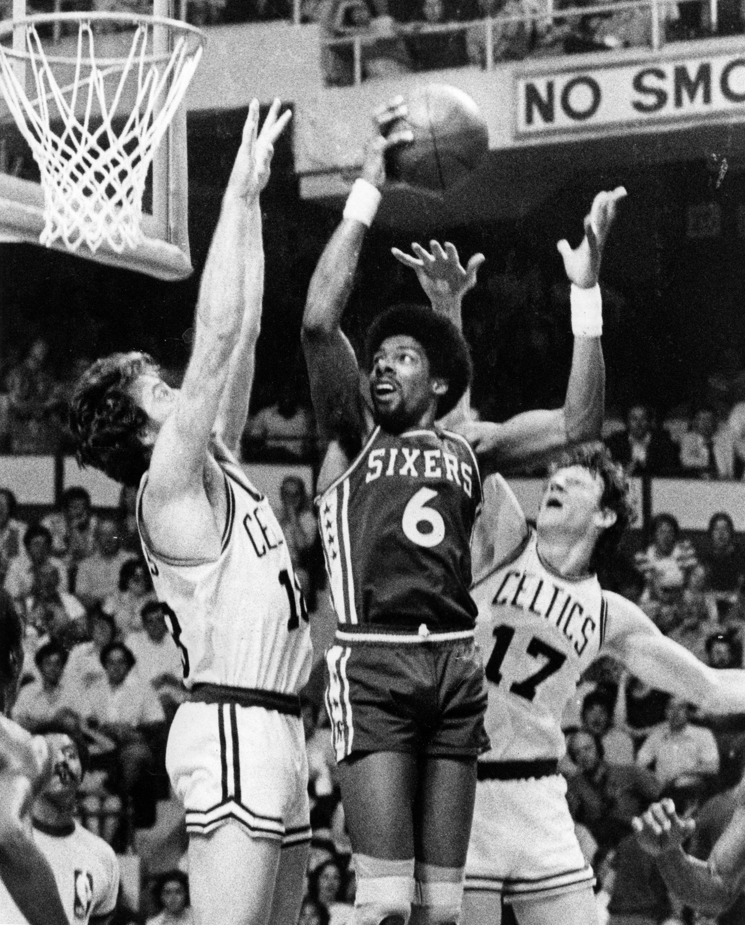 BOSTON, MA - APRIL 22: Philadelphia 76ers Julius Erving, center, shoots between Boston Celtics Dave Cowens, left, and John Havlicek, right, during a game at the Boston Garden, April 22, 1977. (Photo by Frank O’Brien/The Boston Globe via Getty Images)