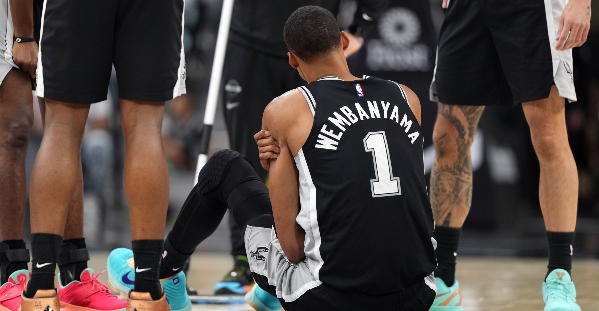 Open Thread: Victor Wembanyama leaves game with left rib contusion