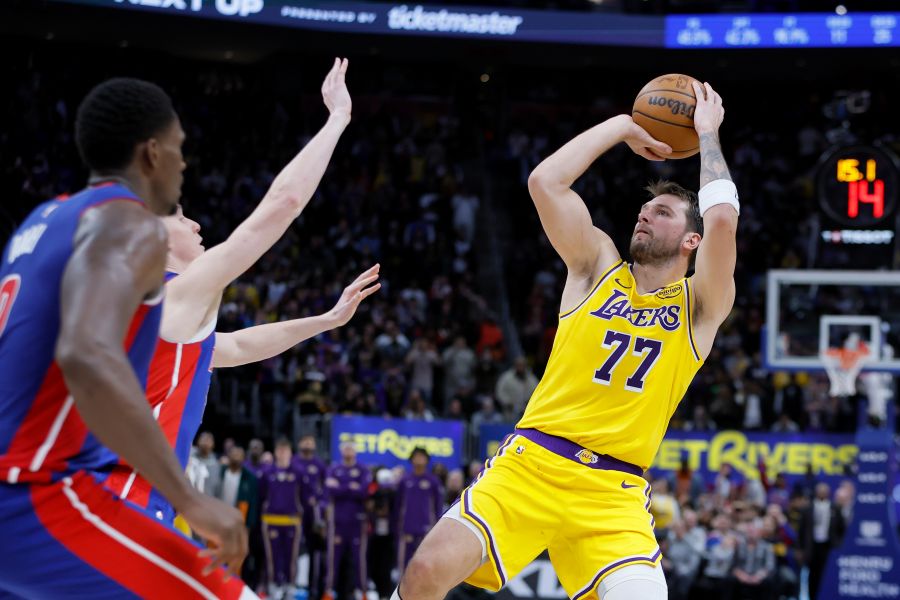 Los Angeles Lakers guard Luka Doncic (77) looks to make a shot-attempt in the fourth quarter of a loss to the Detroit Pistons in an NBA basketball game Monday, March 23, 2026, in Detroit. (AP Photo/Duane Burleson)