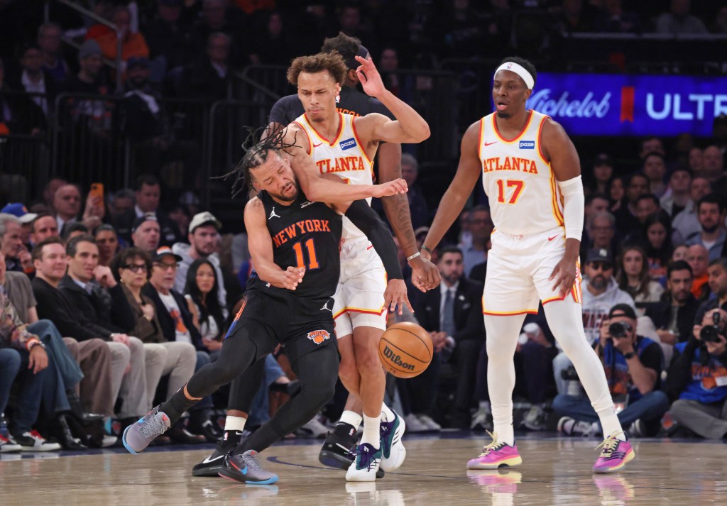 Hawks player Dyson Daniels collides with Knicks player Jalen Brunson on the basketball court during a game.